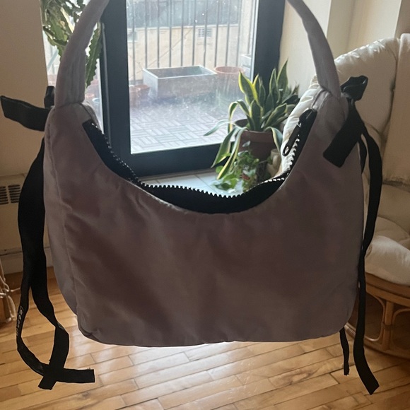 Sandy Liang x Baggu Baby Blue Shoulder Bag with Black Accents - Picture 4 of 4